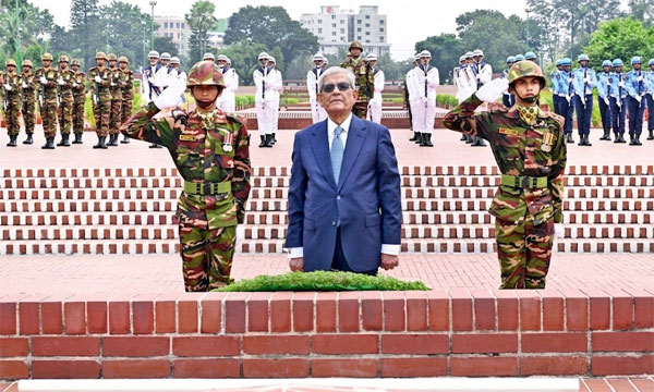 রাষ্ট্রপতি মির্জা ফখরুল ইসলাম আলমগীর গতকাল সাভারে জাতীয় স্মৃতিসৌধে পুষ্পস্তবক অর্পণ করে মহান মুক্তিযুদ্ধের বীর শহীদদের প্রতি শ্রদ্ধা নিবেদন করেন : পিআইডি