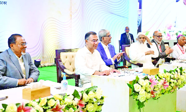 প্রধানমন্ত্রী তারেক রহমান গতকাল ইমাম, মুয়াজ্জিন, খাদেম, পুরোহিত, সেবাইত, বিহার অধ্যক্ষ ও উপাধ্যক্ষদের সম্মানী প্রদান কার্যক্রমের উদ্বোধন করেন  : পিআইডি