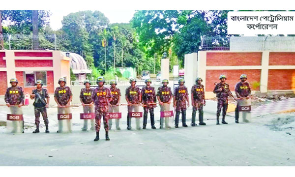 তেল ডিপোতে মোতায়েন করা হয়েছে বিজিবি : নয়া দিগন্ত