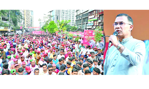 প্রধানমন্ত্রী তারেক রহমান গত শুক্রবার রাজধানীর নয়াপল্টনে বিএনপির মে দিবসের সমাবেশে বক্তৃতা করেন  : পিআইডি