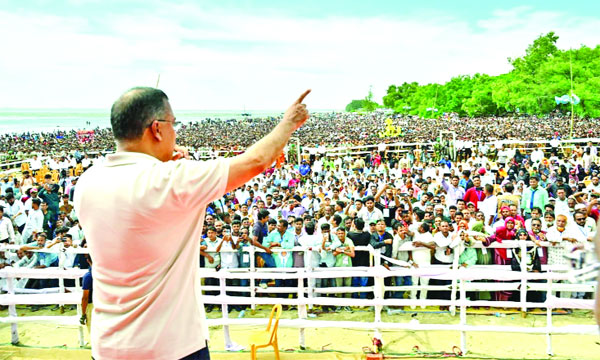 প্রধানমন্ত্রী তারেক রহমান চট্টগ্রামের বাশখালীর জনসভায় বক্তব্য রাখেন  : পিএমও