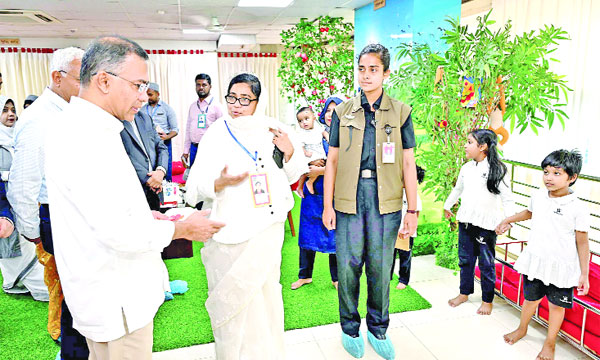 রাজধানীর তেজগাঁওয়ে ভূমি ভবনে স্থাপিত শিশু দিবাযতœ কেন্দ্র পরিদর্শনে প্রধানমন্ত্রী তারেক রহমান  : পিআইডি