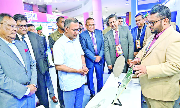 রাজধানীর নভোথিয়েটারে গতকাল প্রধানমন্ত্রী তারেক রহমান ন্যাশনাল সেমিকন্ডাক্টর সিম্পোজিয়াম অ্যান্ড বিইএআর সামিট ২০২৬-এর উদ্বোধন  করেন : পিএমও