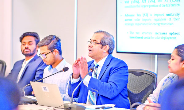 ধানমণ্ডিতে সিপিডি আয়োজিত বাজেট নিয়ে আলোচনা সভায় বক্তব্য রাখেন গোলাম মোয়াজ্জেম : নয়া দিগন্ত