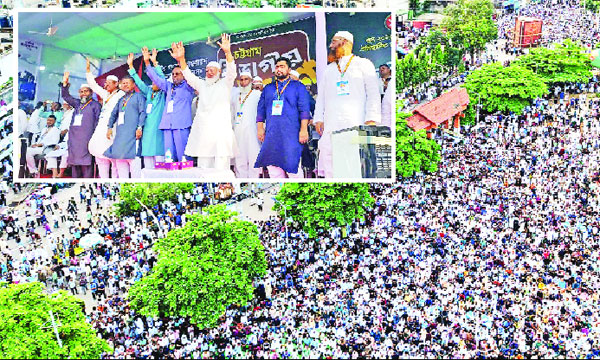 চট্টগ্রামের লালদীঘি ময়দানে ১১ দলের জনসভার একাংশ; (ইনসেটে) জামায়াতের আমির ডা: শফিকুর রহমানসহ নেতৃবৃন্দ : নয়া দিগন্ত