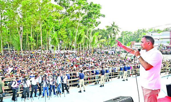 প্রধানমন্ত্রী তারেক রহমান শাহরাস্তি উপজেলার খোর্দ্দ খাল পুনঃখনন উপলক্ষে খালপাড়ে আয়োজিত সমাবেশে বক্তৃতা করেন   : পিআইডি