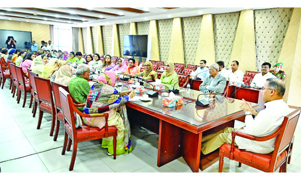 সচিবালয়ে প্রধানমন্ত্রী তারেক রহমানের সভাপতিত্বে সরকারদলীয় সংরক্ষিত নারী আসনের এমপিরা বৈঠক করেন  : পিআইডি