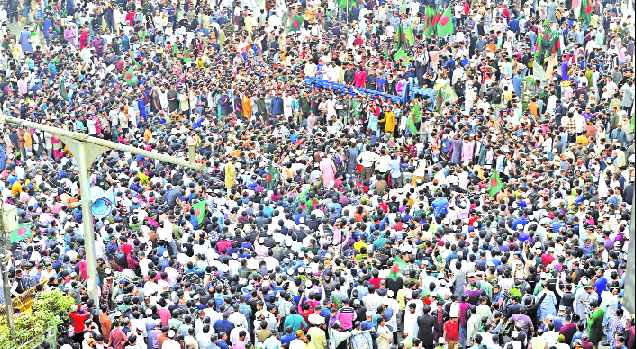 শরিফ ওসমান হাদির মৃত্যুর খবর পেয়ে ছাত্র-জনতা শাহবাগে জড়ো হন