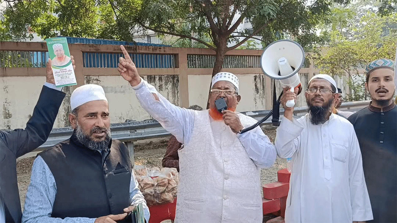 গণসংযোগ ও উঠান বৈঠকে ফজলুল করীম