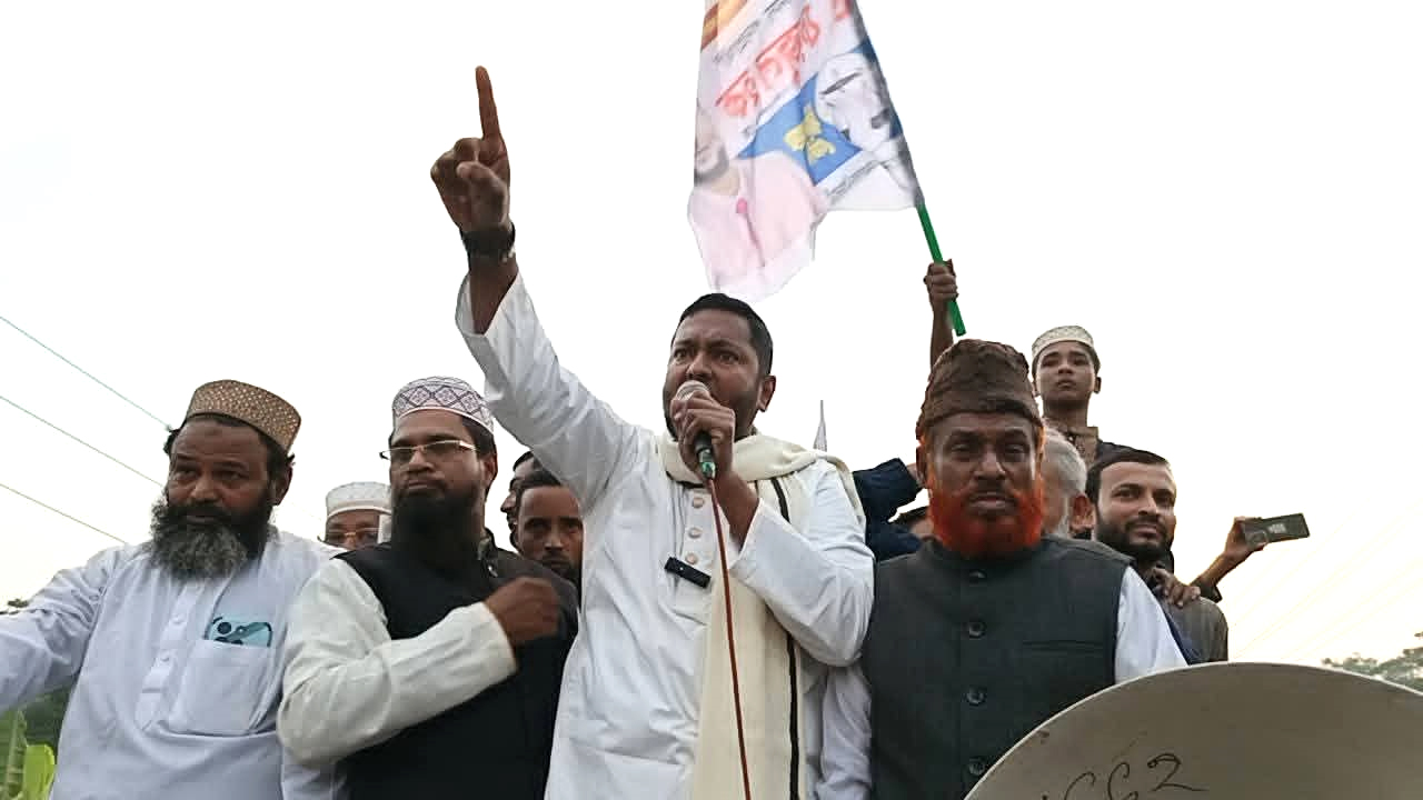 বক্তব্য রাখেন ড. ফয়জুল হক