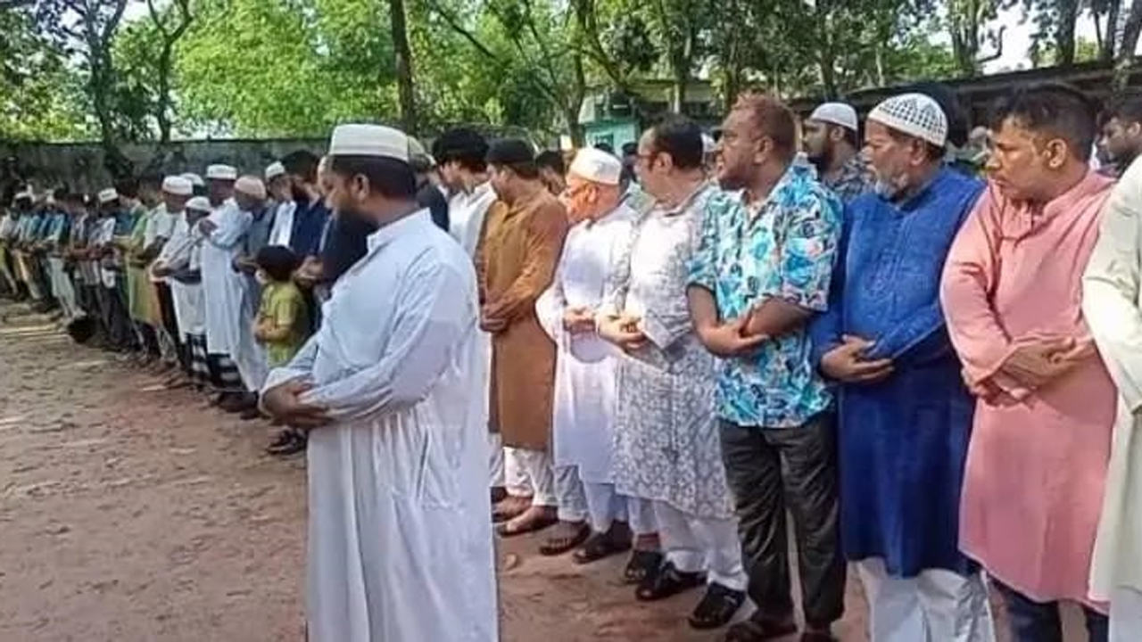 জানাজায় অংশ নেয় বিপুল সংখ্যক মানুষ
