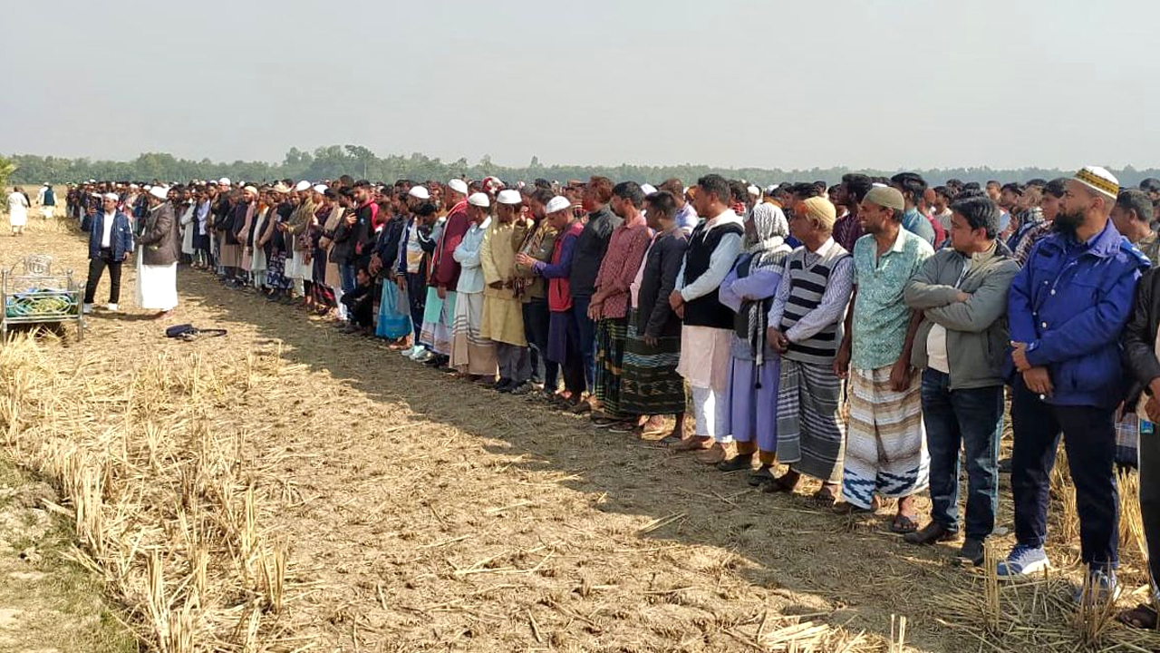 শিশু সাজিদের জানাজায় পুরো গ্রামের অংশগ্রহণ যেন আগে দেখেনি কেউ!