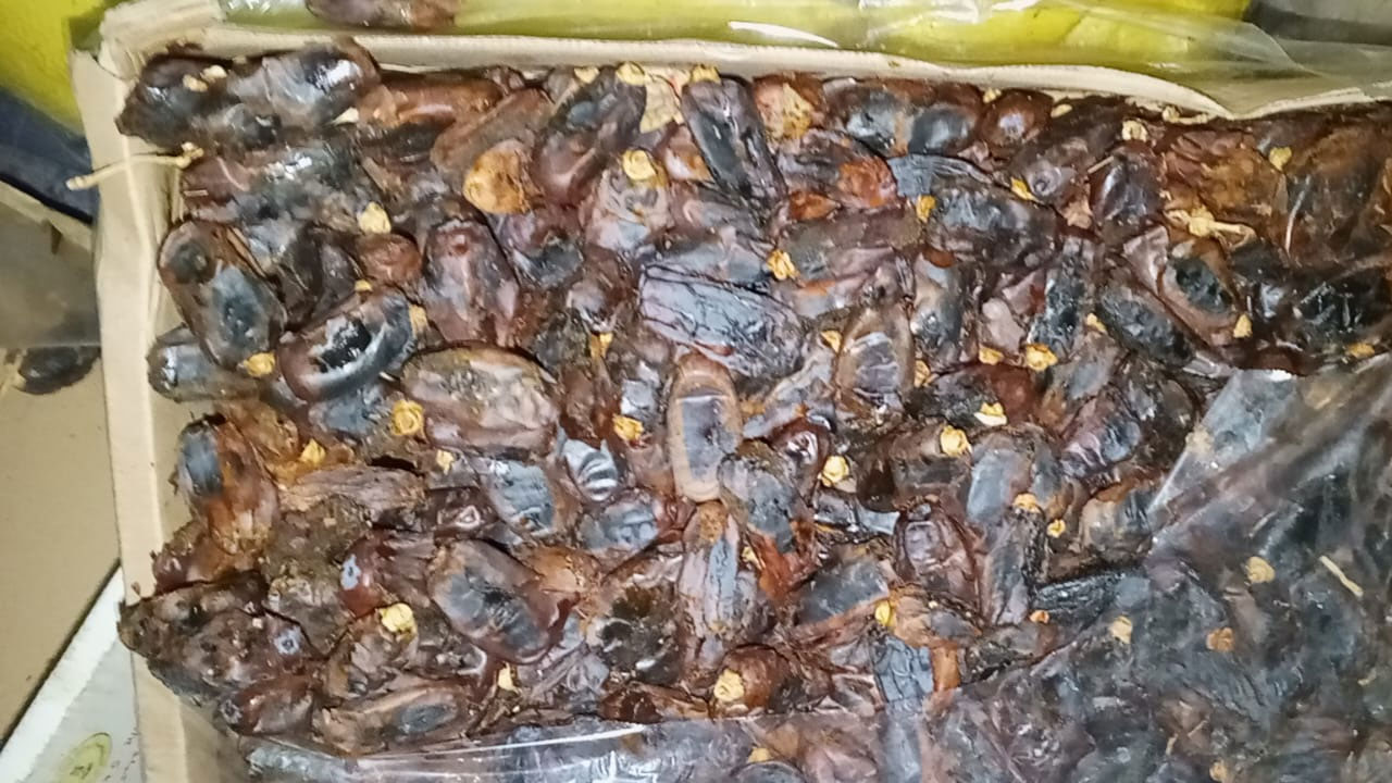 চুয়াডাঙ্গায় গুদামভর্তি পঁচা খেজুর-ডাল জব্দ