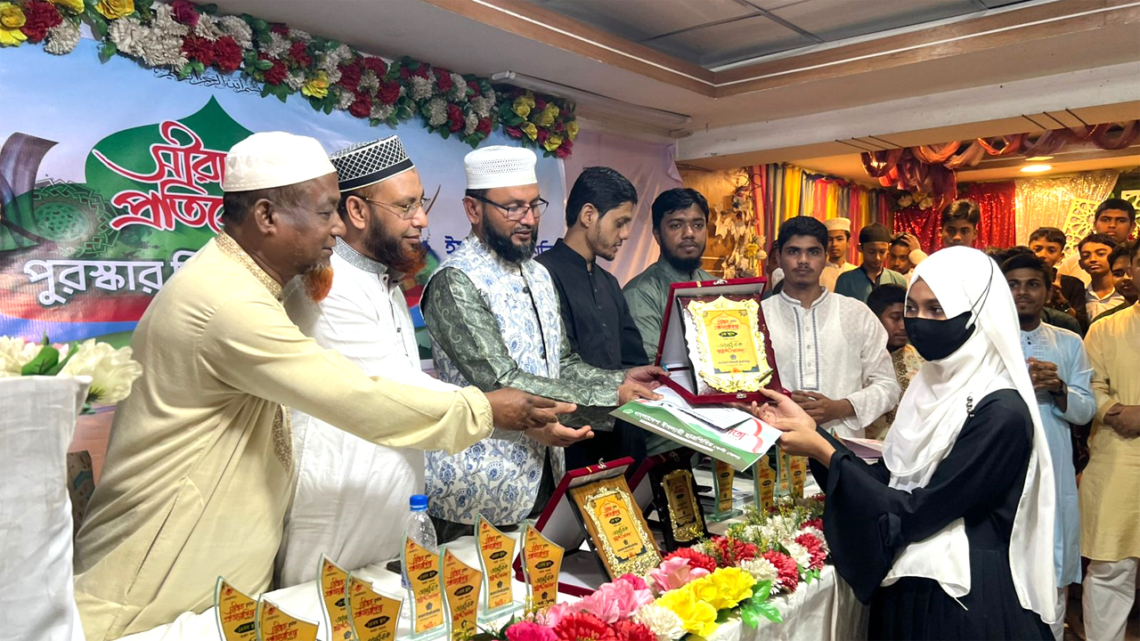 বক্তব্য রাখেন ফখরুদ্দিন মানিক