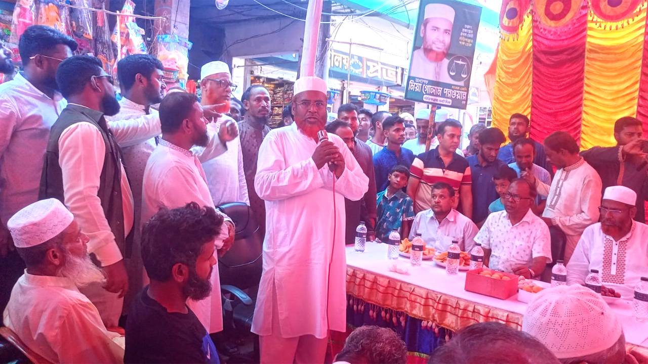 বক্তব্য রাখেন মিয়া গোলাম পরওয়ার