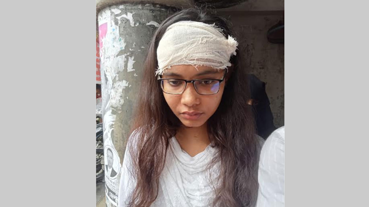 পেপার ওয়েটের আঘাতে রক্তাক্ত শিক্ষানবিশ আইনজীবী সানিহা সুলতানা