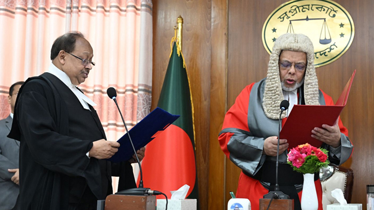 শপথ নিয়েছেন আপিল বিভাগের নবনিযুক্ত বিচারপতি মো. হাবিবুল গনি