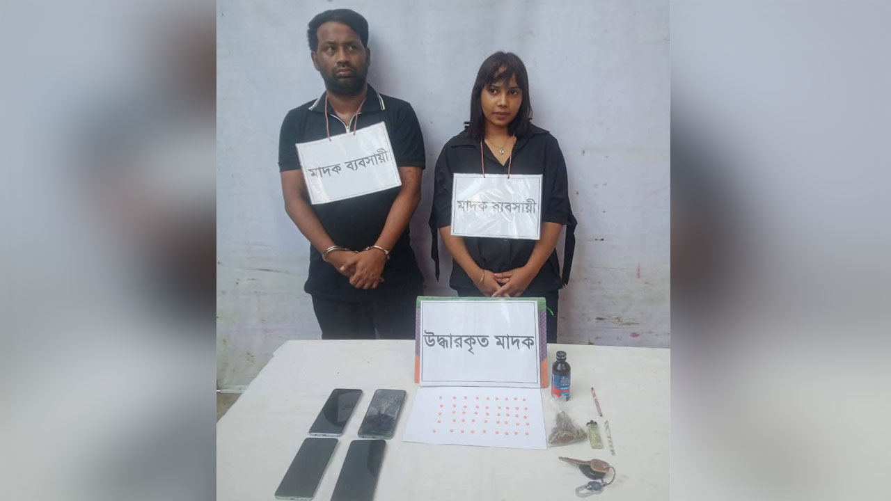 হাজীগঞ্জে মাদকসহ নারীসহ গ্রেফতার ২