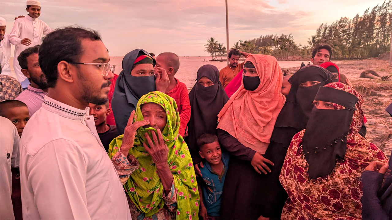 নদীভাঙন কবলিত মানুষের সাথে কথা বলেন হান্নান মাসউদ