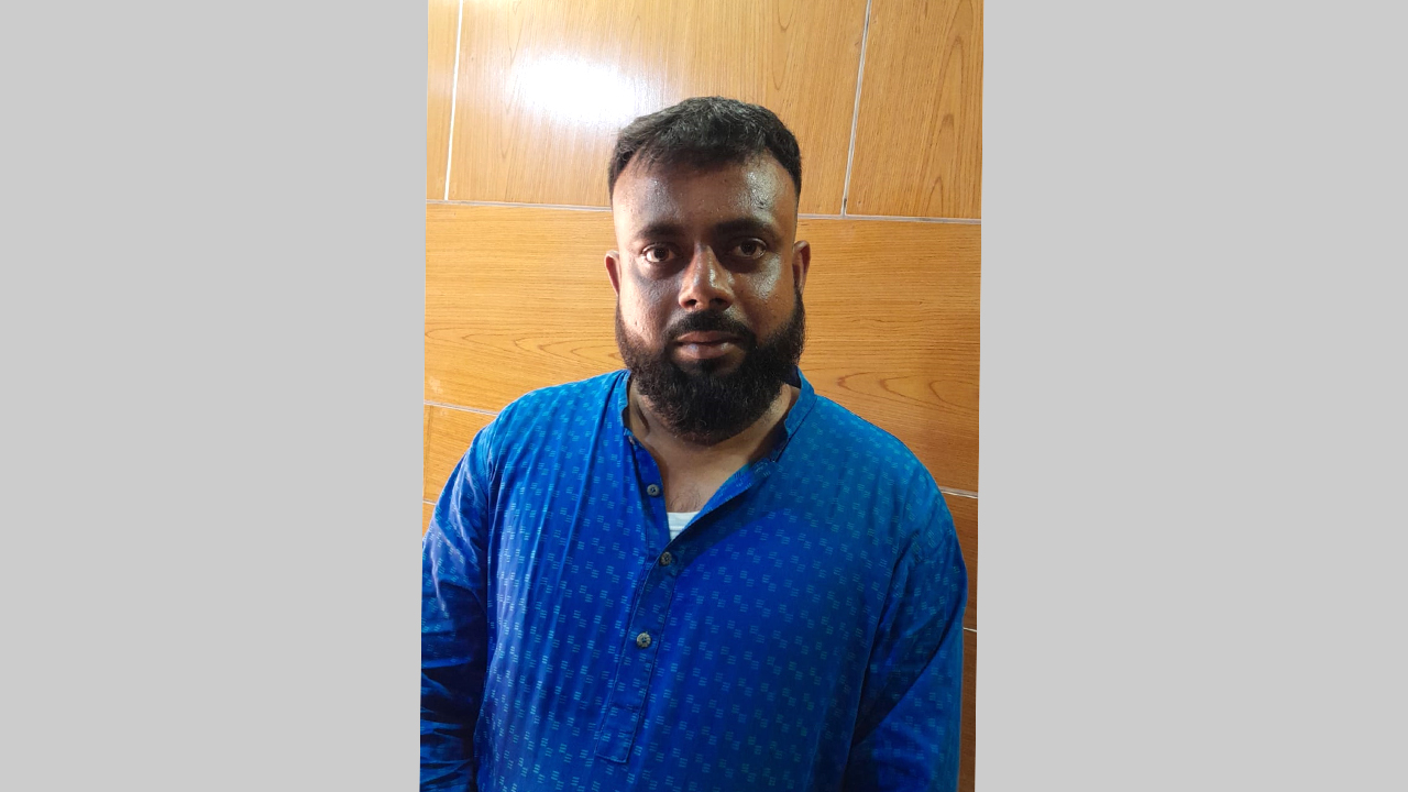 গ্রেফতার হারুন শিকদার