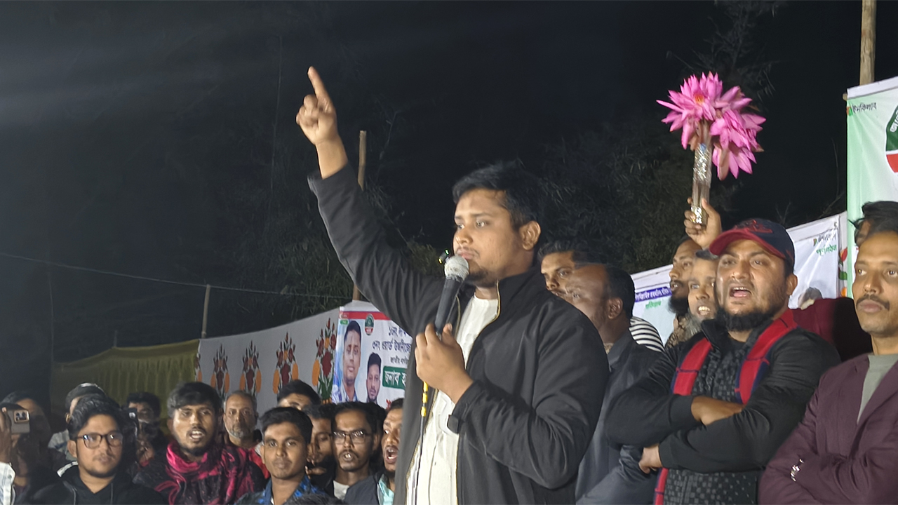 বক্তব্য রাখেন হাসনাত আব্দুল্লাহ