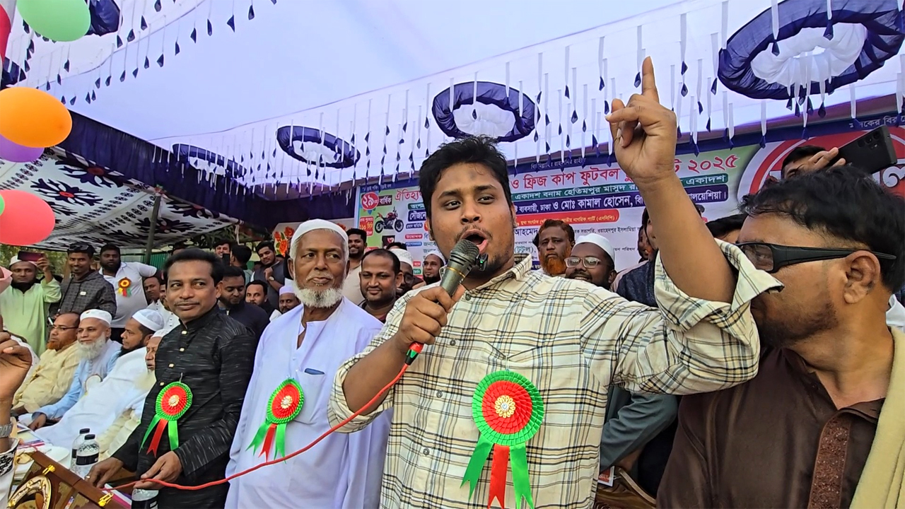 বক্তব্য রাখেন হাসনাত আবদুল্লাহ