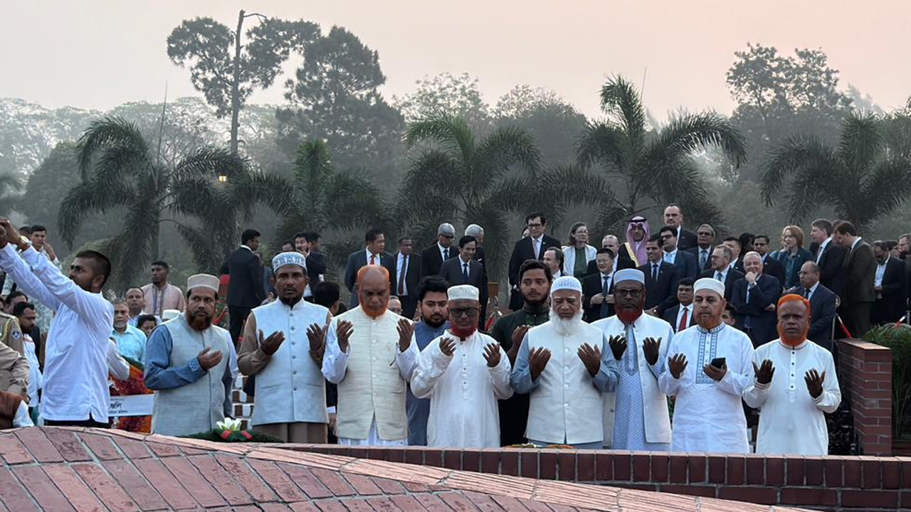 স্বাধীনতা দিবসে স্মৃতিসৌধে বিরোধীদলীয় নেতা ডা: শফিকুর রহমান