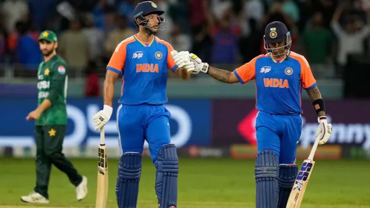 ড্রেসিংরুমে ঢোকার পর দরজা বন্ধ করে দেয়া হয়, যেন পাকিস্তানের কেউ ভারতীয়দের সাথে দেখা করতে না পারেন