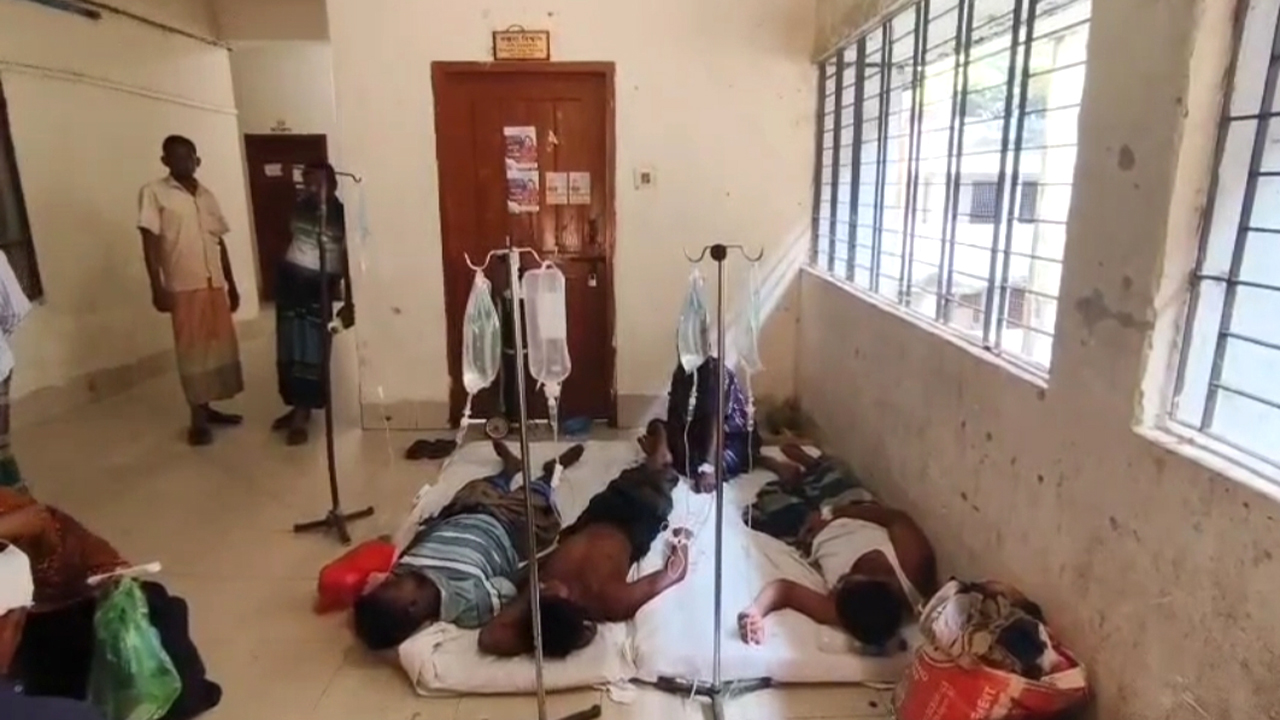 শ্বাসকষ্টে গুরুতর অবস্থায় পাঁচজনকে কলাপাড়া উপজেলা স্বাস্থ্য কমপ্লেক্সে ভর্তি করানো হয়েছে