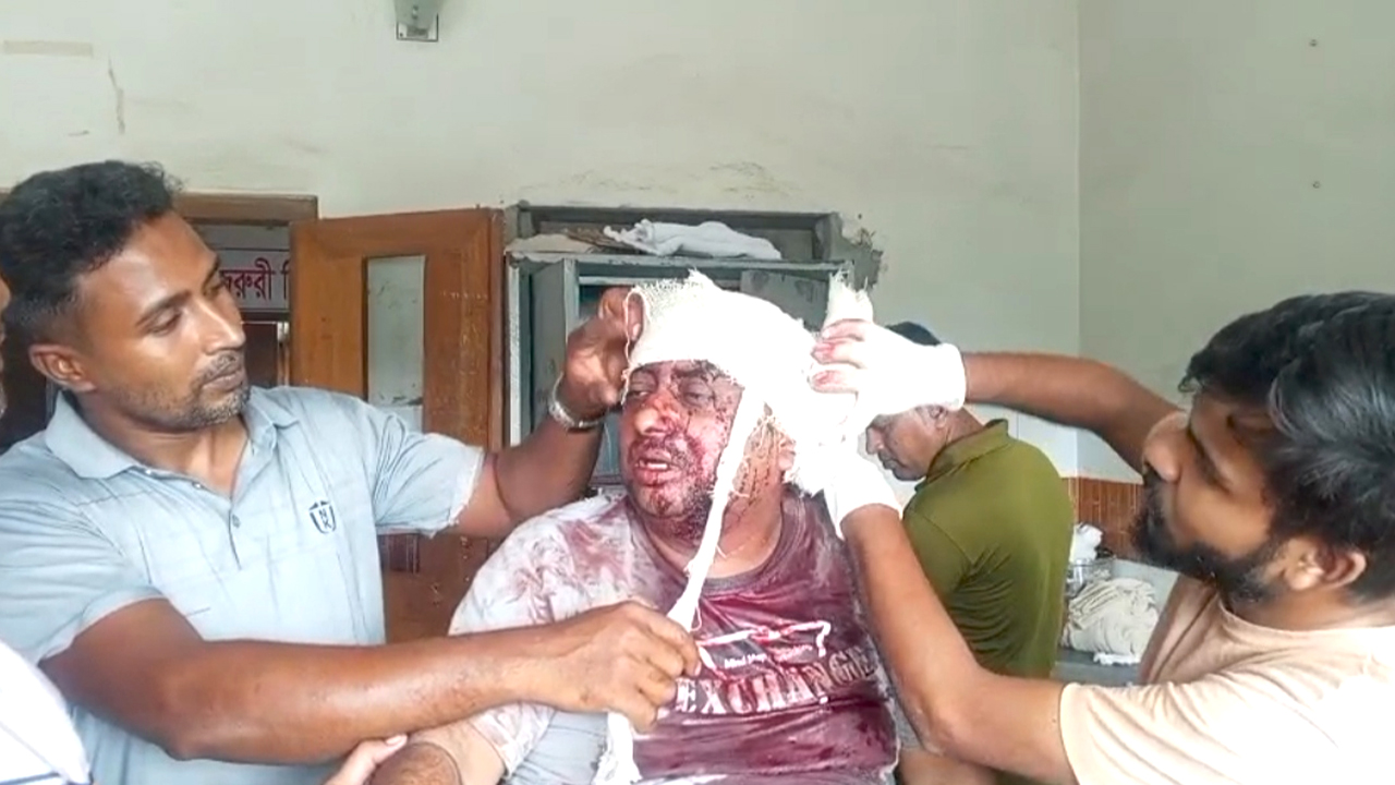 জুয়েলারি ব্যবসায়ীকে কুপিয়ে স্বর্ণ লুটের চেষ্টা