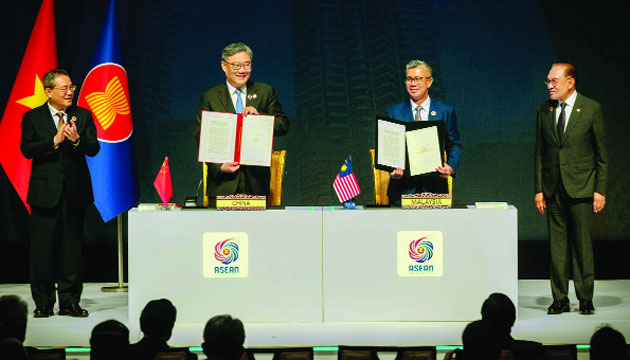 মালয়েশিয়ার প্রধানমন্ত্রী আনোয়ার ইব্রাহিম ও চীনের প্রধানমন্ত্রী লি কিয়াং-এর উপস্থিতিতে আসিয়ান-চীন মুক্তবাণিজ্য অঞ্চল ৩.০ হালনাগাদ প্রোটোকল স্বাক্ষর অনুষ্ঠিত হয়  : ইন্টারনেট