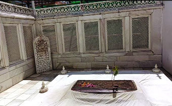 সম্রাট আওরঙ্গজেবের সমাধি