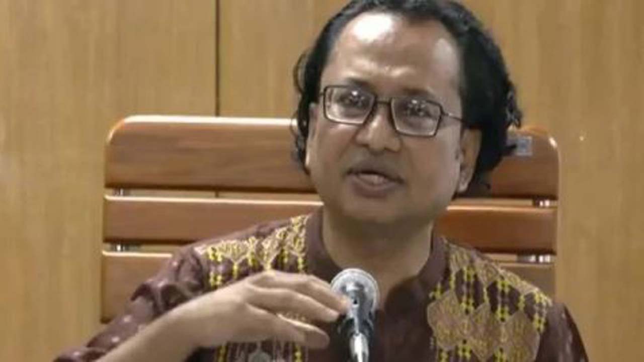 সংবাদ সম্মেলনে প্রশ্নের জবাব দেন প্রধানমন্ত্রীর তথ্য ও সম্প্রচারবিষয়ক উপদেষ্টা জাহেদ উর রহমান