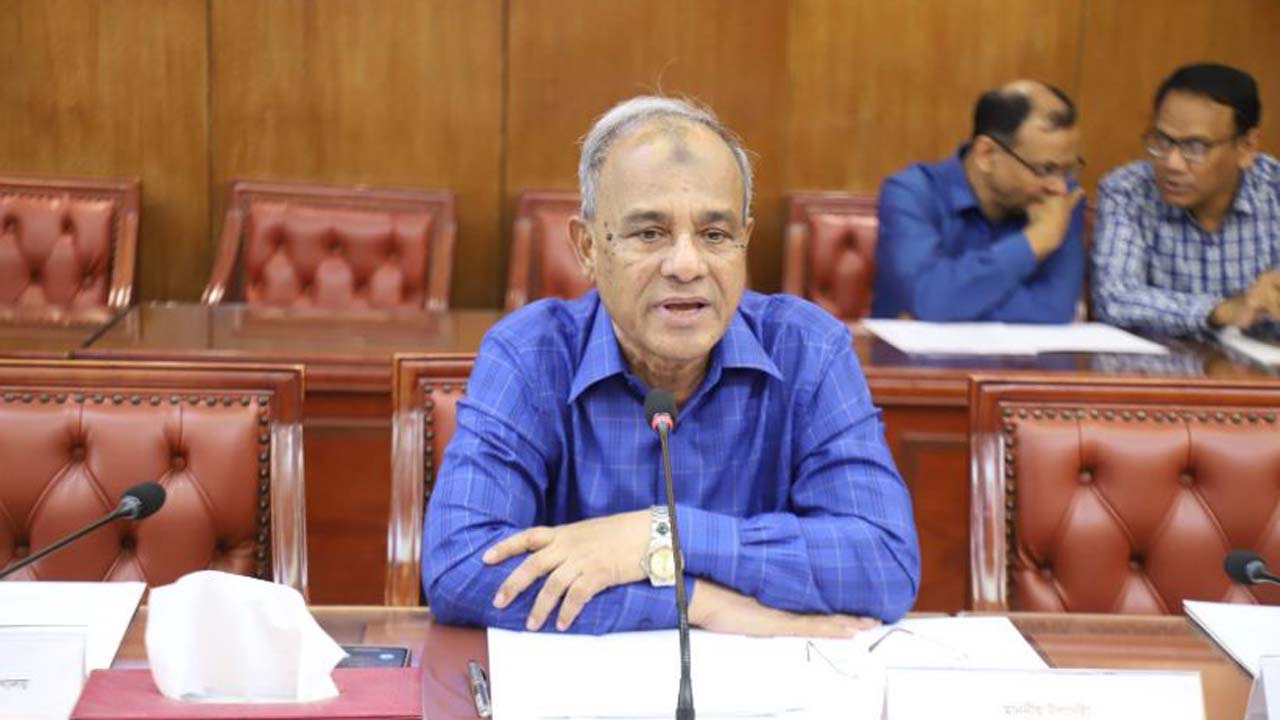 স্বরাষ্ট্র উপদেষ্টা লেফটেন্যান্ট জেনারেল (অব.) জাহাঙ্গীর আলম চৌধুরী