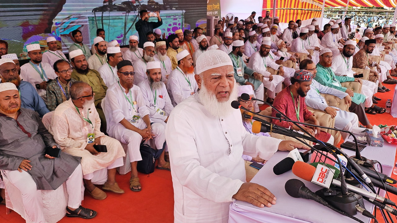 ময়মনসিংহের জনসভায় বক্তব্য রাখছেন জামায়াত আমির ডা: শফিকুর রহমান