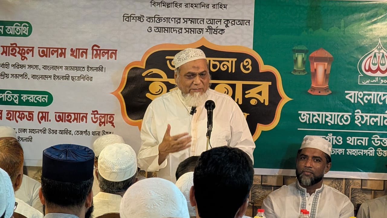 রাজধানীর নাখালপাড়ায় হাজী রেস্তোরায় ইফতার মাহফিলে বক্তব্য দেন সাইফুল আলম খান মিলন।