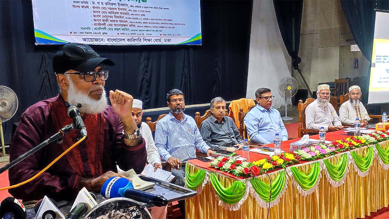 প্রধান অতিথির বক্তব্যে সচিব ড. খ ম কবিরুল ইসলাম