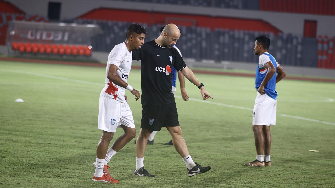 জাতীয় ফুটবল দলের কোচ হাভিয়ের কাবরেরা