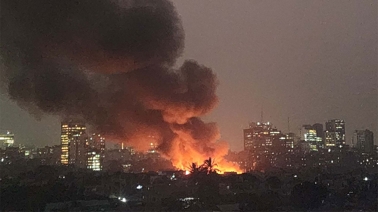 কড়াইল বস্তিতে আগুন