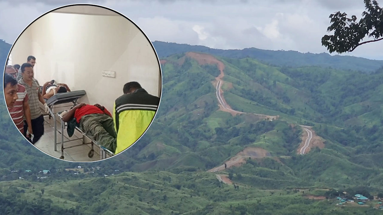 কেওক্রাডং সড়কে চাঁদের গাড়ি উল্টে ১১ পর্যটক আহত