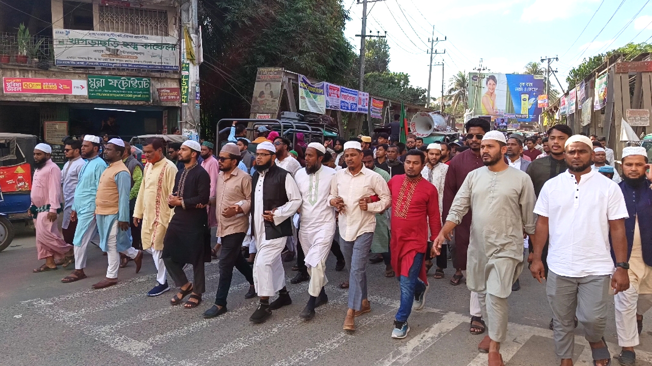 শহীদ হাদির হত্যাকারীদের ফাঁসির দাবিতে বিক্ষোভ