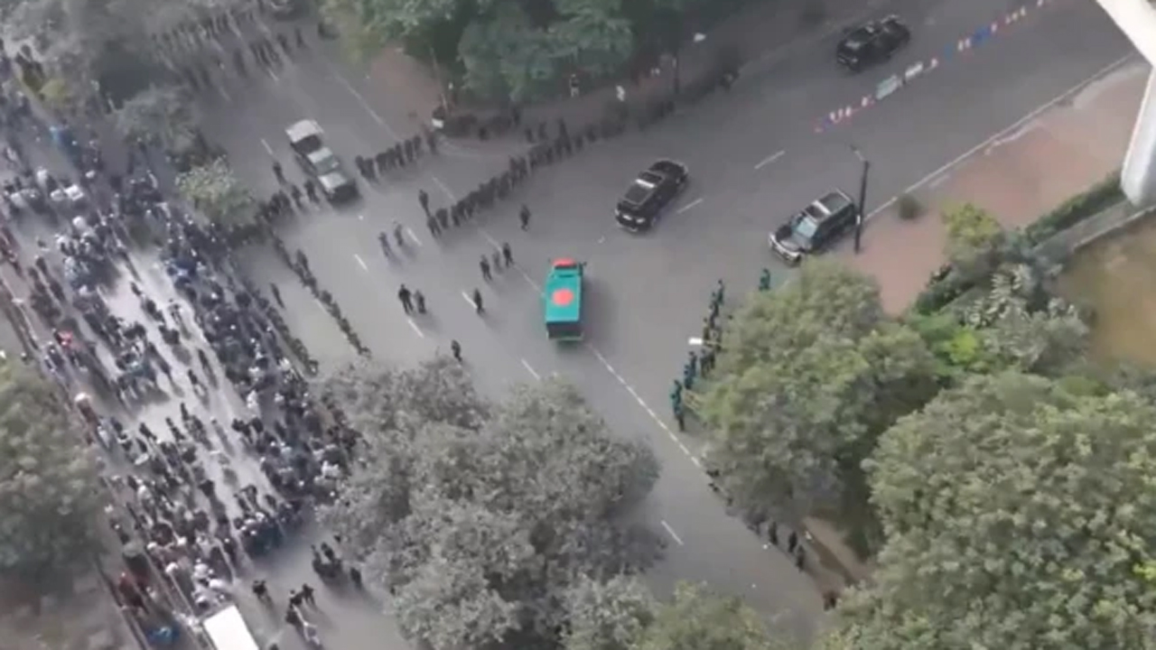 মানিক মিয়া অ্যাভিনিউতে পৌঁছেছে খালেদা জিয়ার লাশ