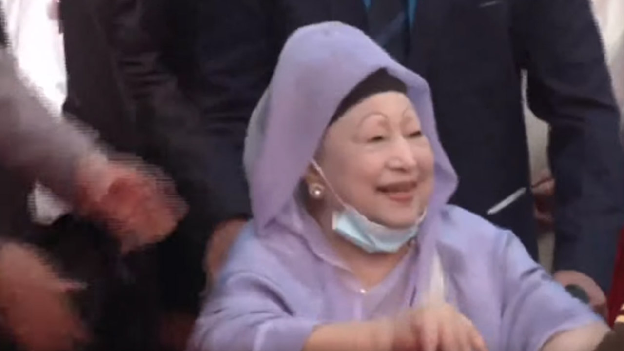 বর্তমানে চিকিৎসাধীন খালেদা জিয়া