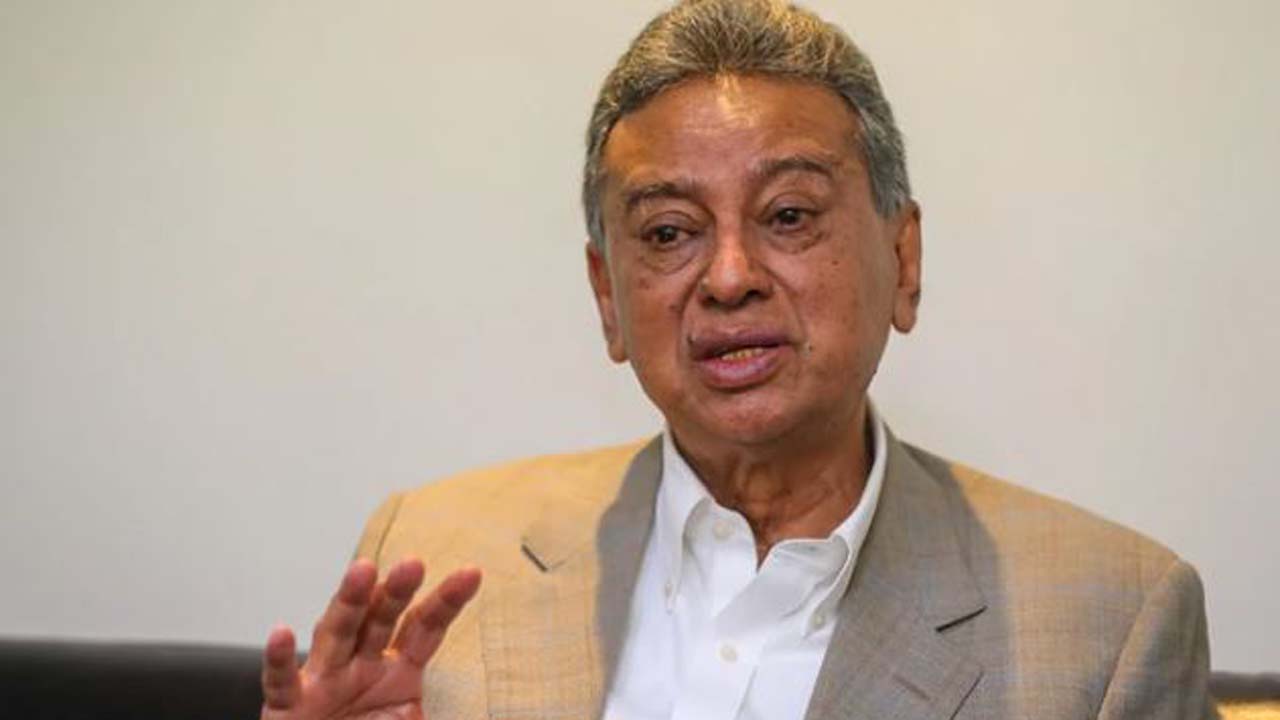 অর্থমন্ত্রী আমির খসরু মাহমুদ চৌধুরী