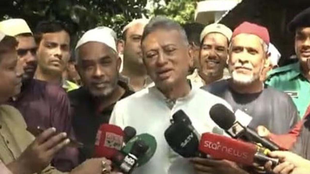 অর্থমন্ত্রী আমির খসরু মাহমুদ চৌধুরী