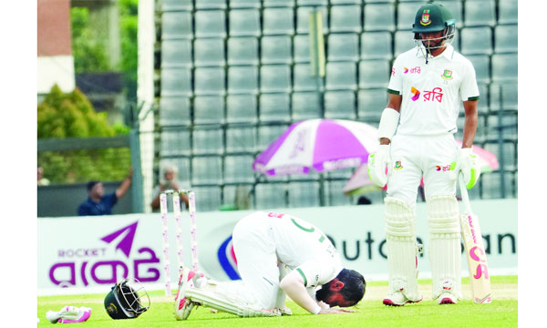 ১৪তম সেঞ্চুরি করার পর সৃষ্টি কর্তার প্রতি কৃতজ্ঞতা মুশফিকুর রহীমের	: নাসিম সিকদার