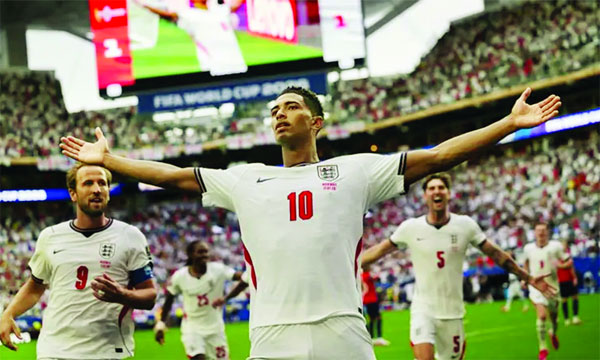 জোড়া গোল করে ইংল্যান্ডকে সেমিফাইনালে তুললেন মিডফিল্ডার জুড বেলিংহাম (১০)  : ইন্টারনেট