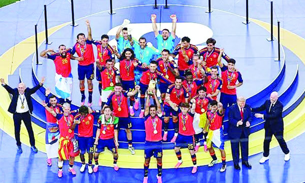 ১৬ বছর পর বিশ্বকাপ ট্রফি জেতায় স্পেনের খেলোয়াড়, কর্মকর্তাদের সাথে আনন্দ উদযাপনে ভাগিদার হয়েছেন যুক্তরাষ্ট্রের প্রেসিডেন্ট ডোনাল্ড ট্রাম্পও	: ইন্টারনেট