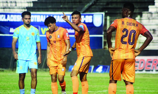 আবাহনীর বিপক্ষে গোলের পর ব্রাদার্সের খেলোয়াড়রা : বাফুফে