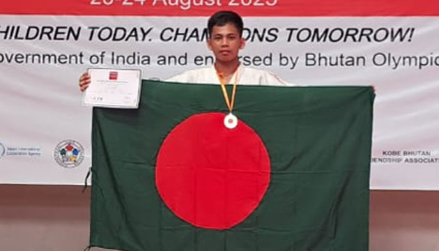 জাপানি প্রতিপক্ষকে হারিয়ে স্বর্ণ জয়ের পর উসাচিং